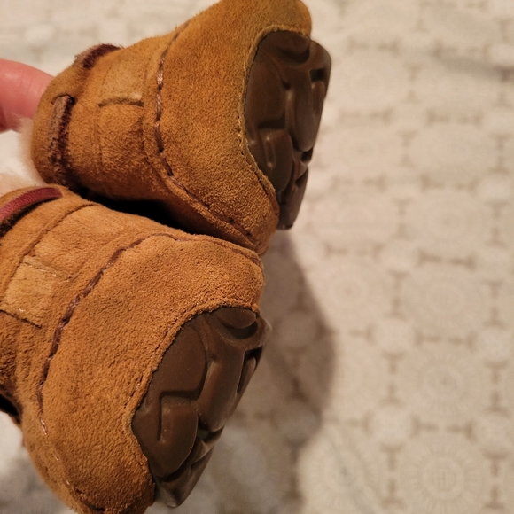 UGG Slippers size 8 - Picture 8 of 8